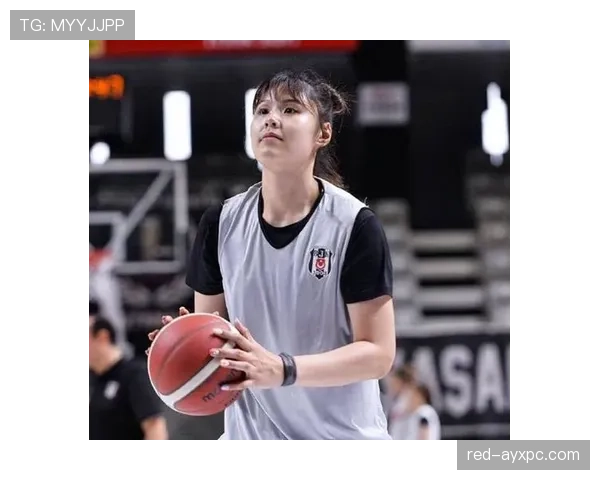 李月汝训练完直接拎爱马仕去吃宵夜 李月汝训练完直接拎爱马仕去吃宵夜
